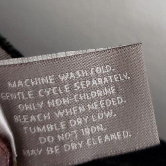 Chico's Travelers Black Velour Asymetrical Hem Top Sz 3 - Picture 5 of 5